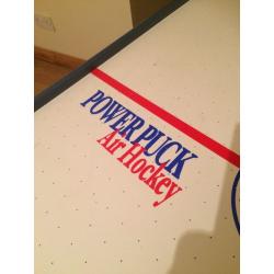 Air hockey table