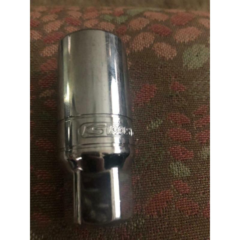 Spark plug socket
