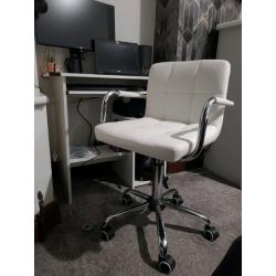 Stylish Office Desk Chair in White