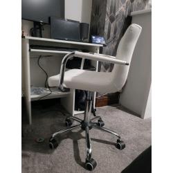 Stylish Office Desk Chair in White