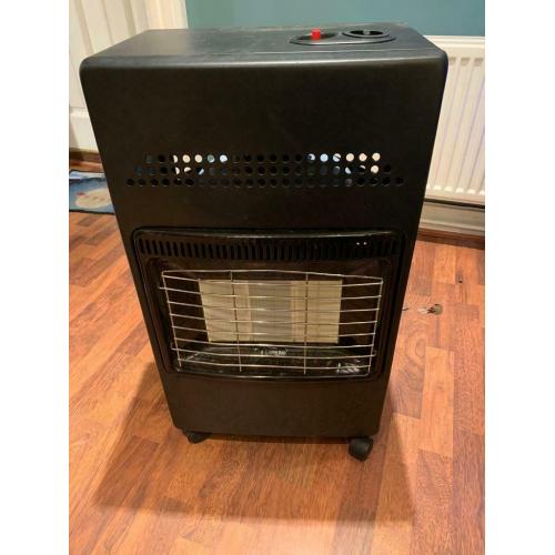 PORTABLE GAS HEATER WITH 3/4 FULL 15KG BUTANE GAS BOTTLE - BARELY USED - LIKE NEW