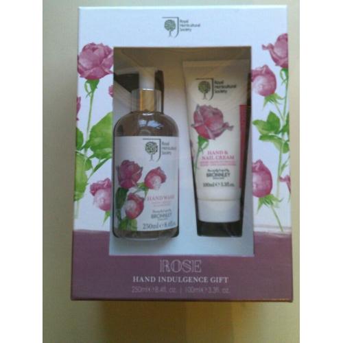 Brand new RHS Rose gift set