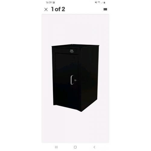 Halford advanced side locker
