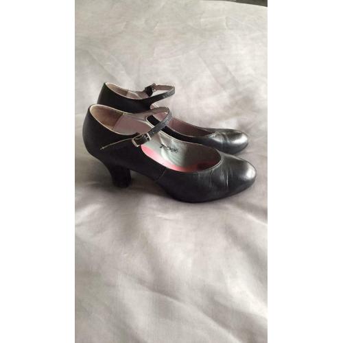 Character shoes