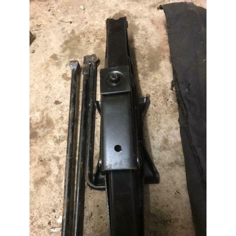 Heavy duty truck jack as new condition