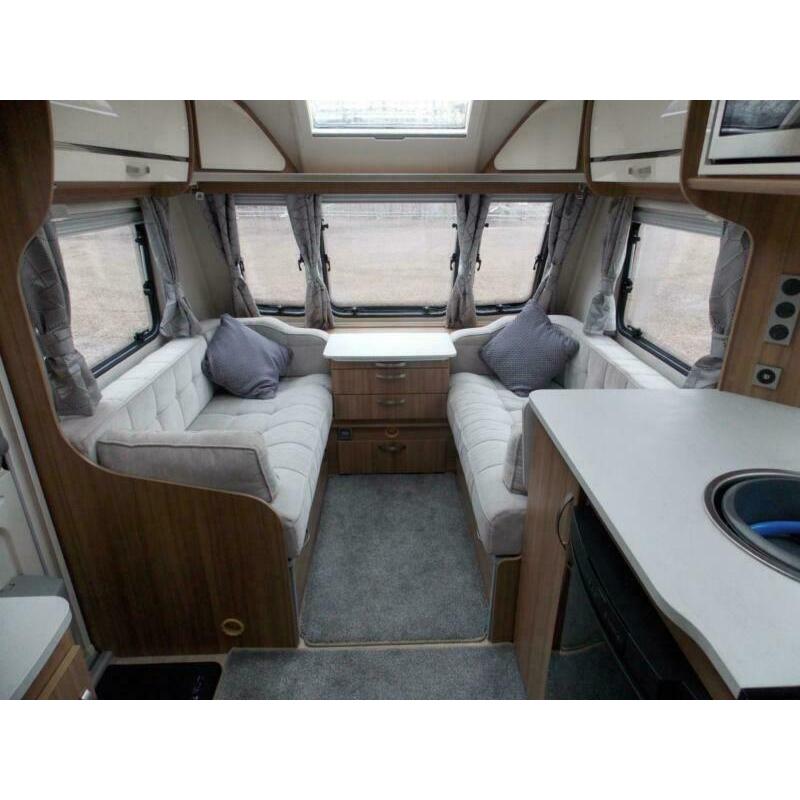 Lunar Ultima 570 Caravan