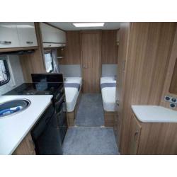 Lunar Ultima 570 Caravan