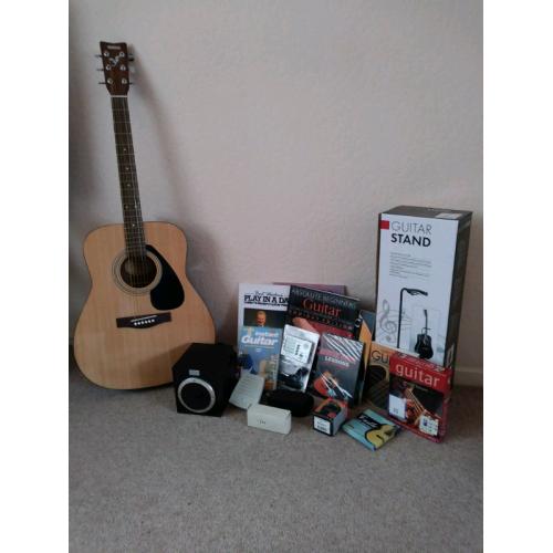Yamaha F310 guitar and beginners set