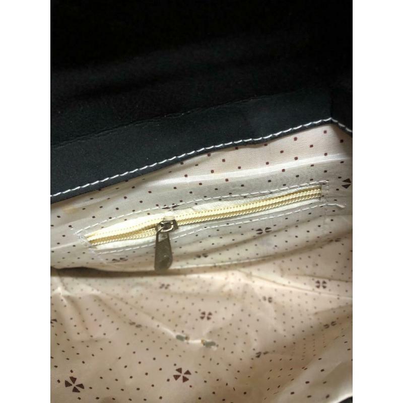 I knew Michael cause bag selling for ?8 or make me an offer needs to go today