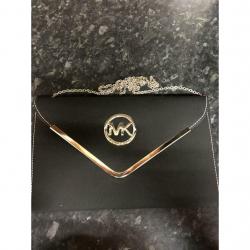 I knew Michael cause bag selling for ?8 or make me an offer needs to go today