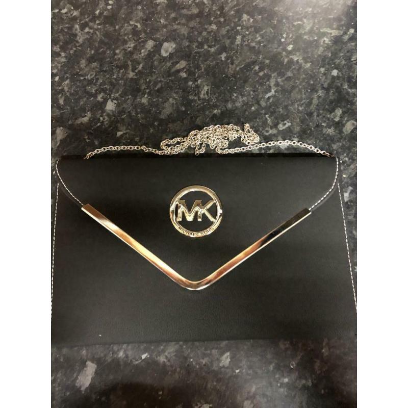 I knew Michael cause bag selling for ?8 or make me an offer needs to go today