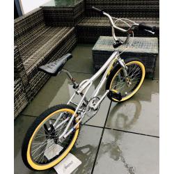 OLD/MID SCHOOL BMX GT PRO PERFORMER HUTCH SKYWAY HARO DYNO
