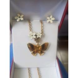 Pendant and earrings set. Gold plated