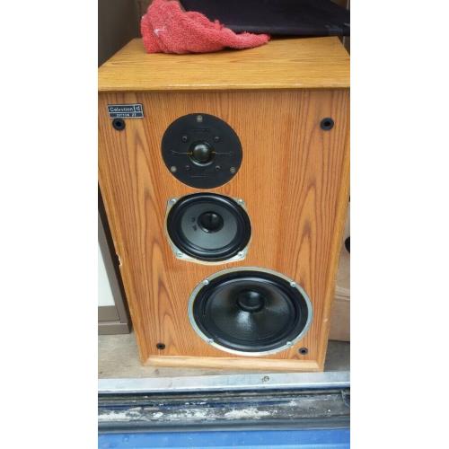 Speakers pair