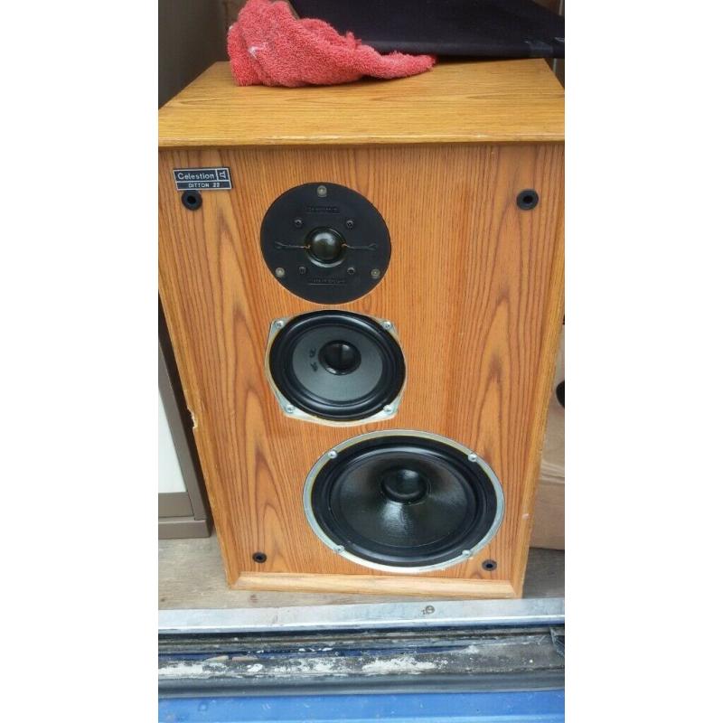Speakers pair