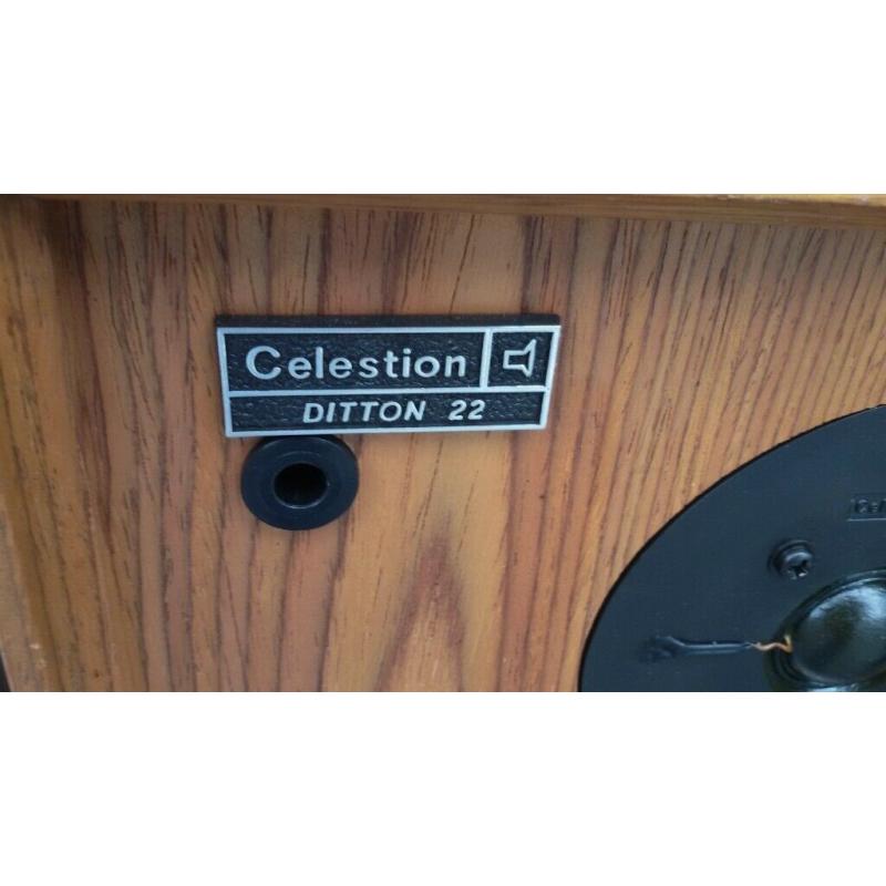 Speakers pair