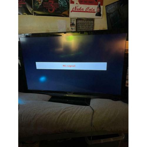42? Panasonic viera TX-L42E3B flatscreen TV television with remote.