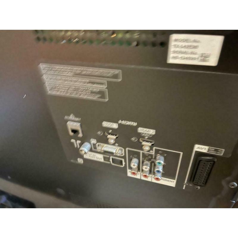 42? Panasonic viera TX-L42E3B flatscreen TV television with remote.