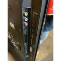 42? Panasonic viera TX-L42E3B flatscreen TV television with remote.