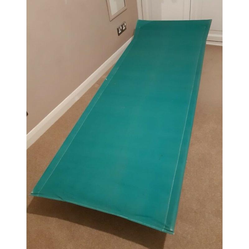 CAMP BED -CANVAS METAL FRAME - Collapsable green.