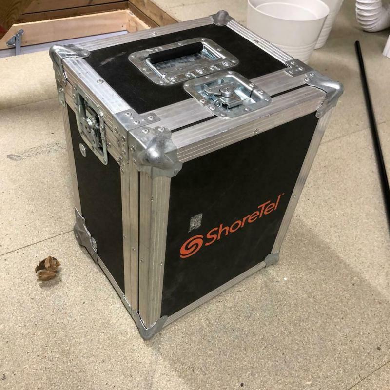 Flight case on wheels with handle