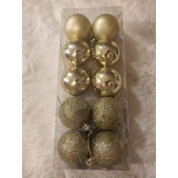 10 plastic golden baubles