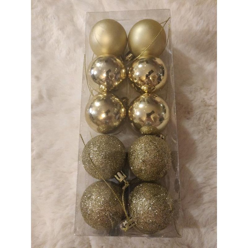 10 plastic golden baubles