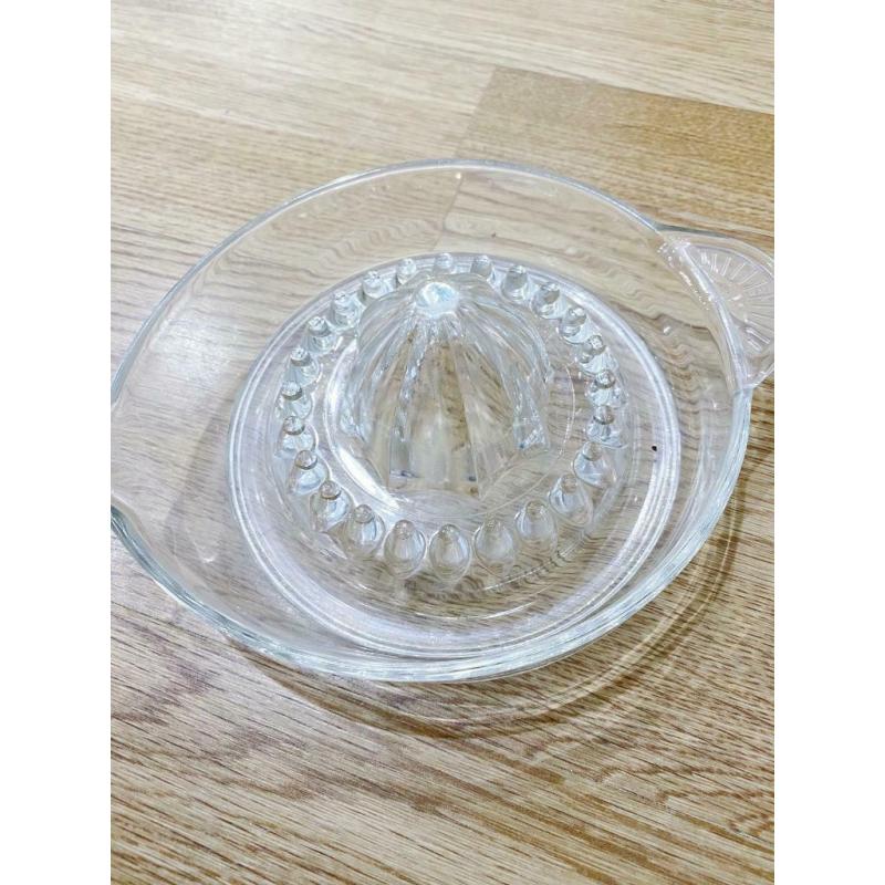 Lemon juicer