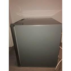 Russell Hobbs Table Top Fridge