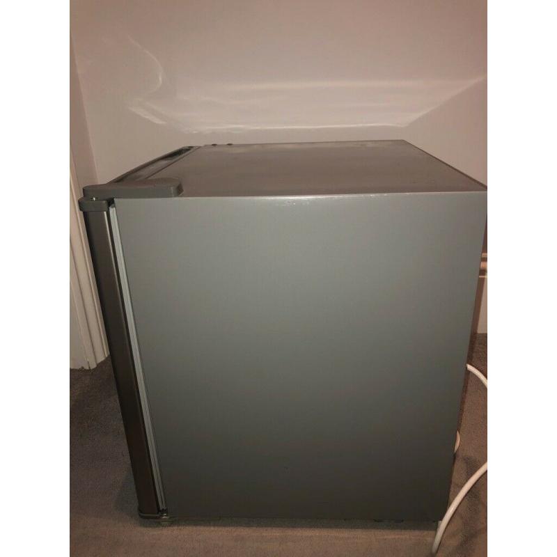 Russell Hobbs Table Top Fridge