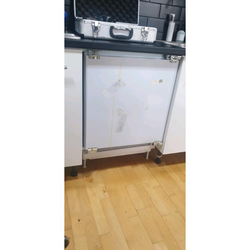 Integrated fridge and freezer