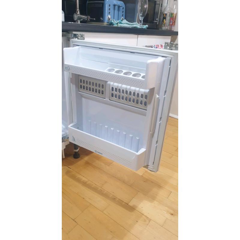 Integrated fridge and freezer