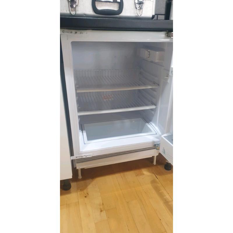 Integrated fridge and freezer