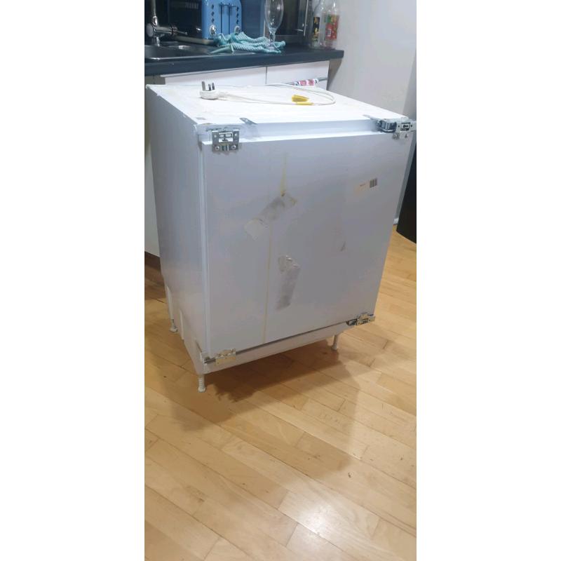 Integrated fridge and freezer