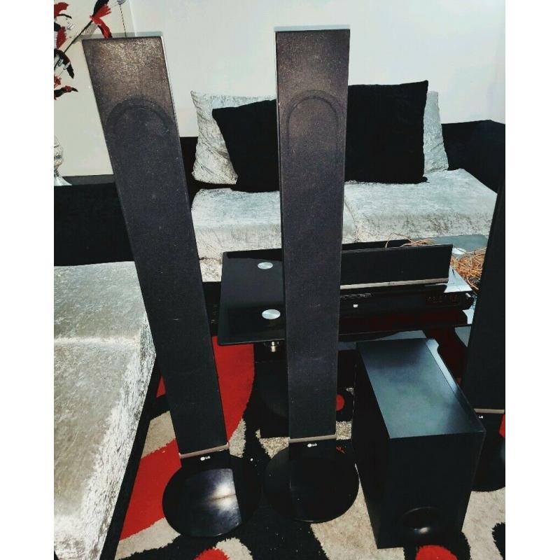 LG Home Cinema System | Excellent Condition | 4 Speakers | 2 Subwoofers