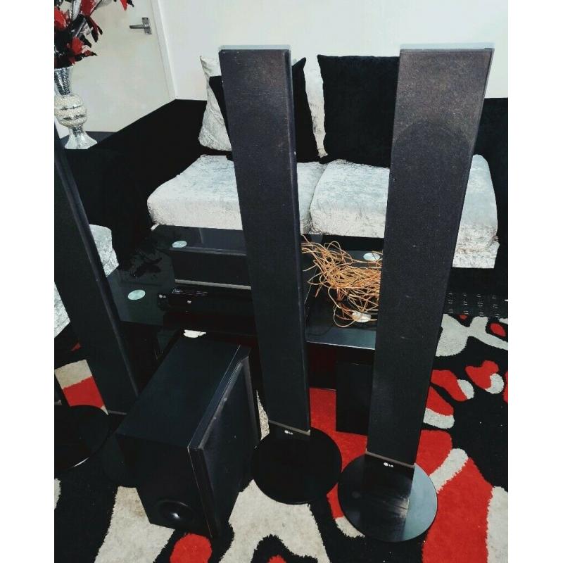 LG Home Cinema System | Excellent Condition | 4 Speakers | 2 Subwoofers