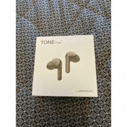 LG EARBUDS EAR PHONES NEW