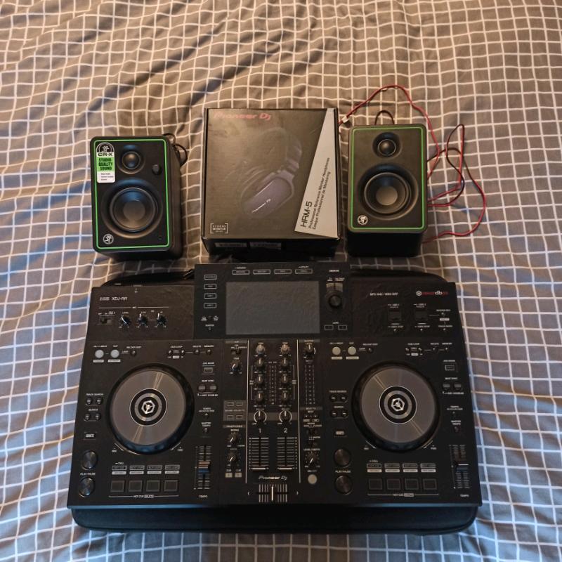 Pioneer XDJ RR, Mackie CR3-X, Flight Case, Pioneer HRM-5 Headphones