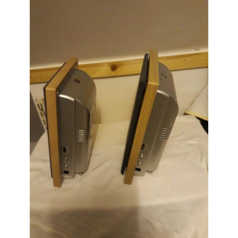 Hi fi speakers