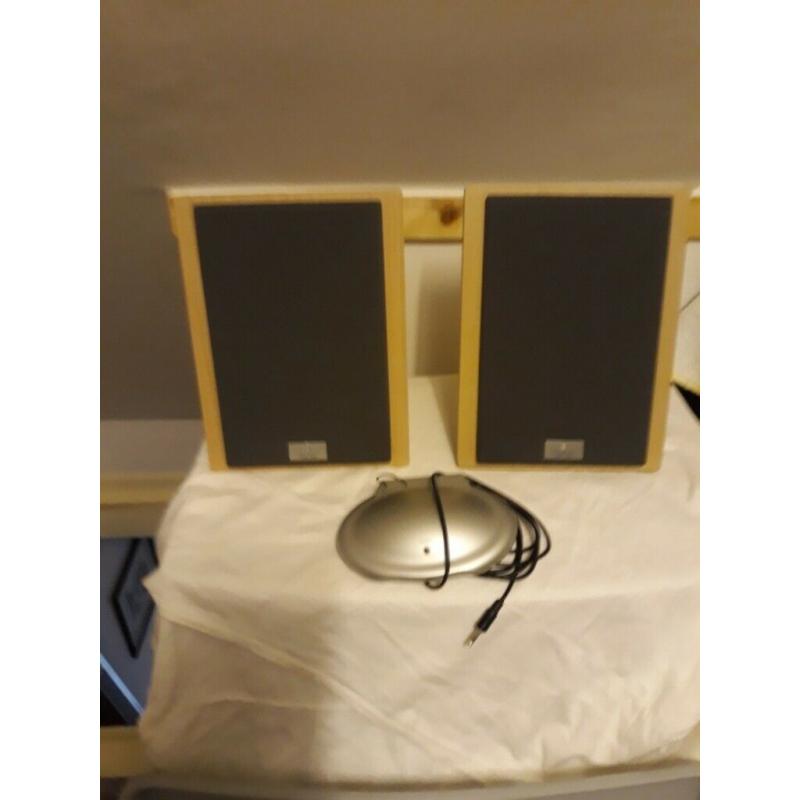 Hi fi speakers