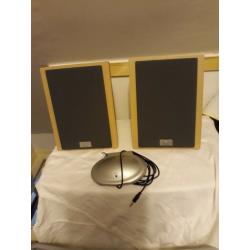 Hi fi speakers