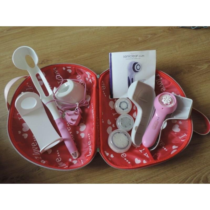 Facial cleansing brush