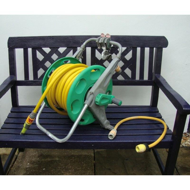 30m Hozelock wall mounted hosepipe