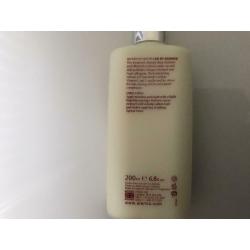 Elemis soothing chamomile softening face cleanser .