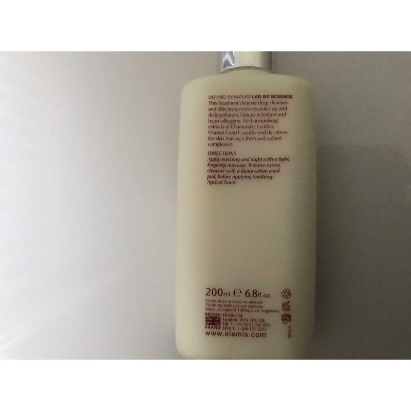 Elemis soothing chamomile softening face cleanser .