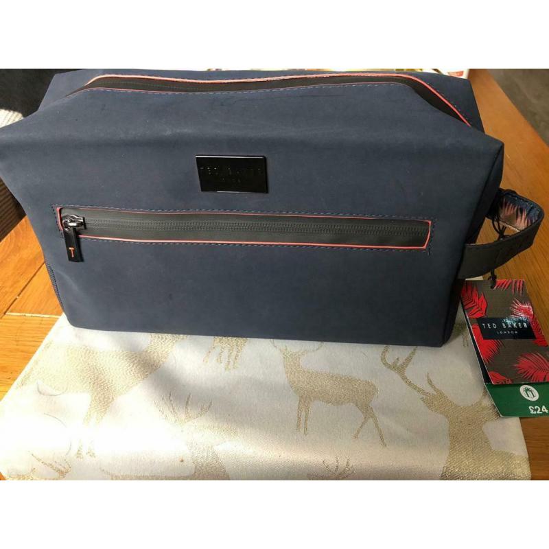 Ted baker wash bag