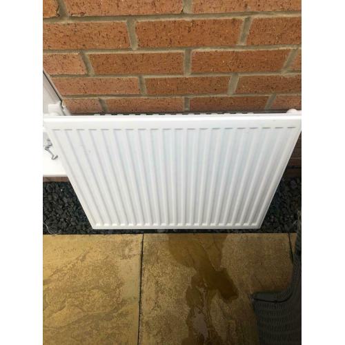 600h x 700w Single white Radiator