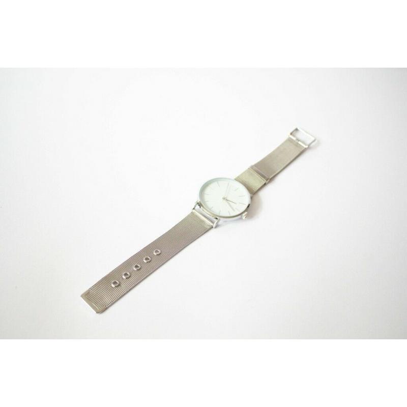 Fine Metal Chain Link Ladies Analog Bracelet Watch
