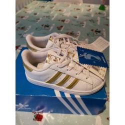 "New" Kids Adidas Superstar Trainers Size 9
