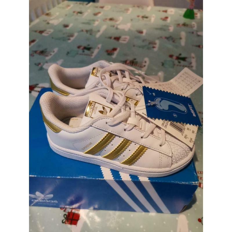 "New" Kids Adidas Superstar Trainers Size 9
